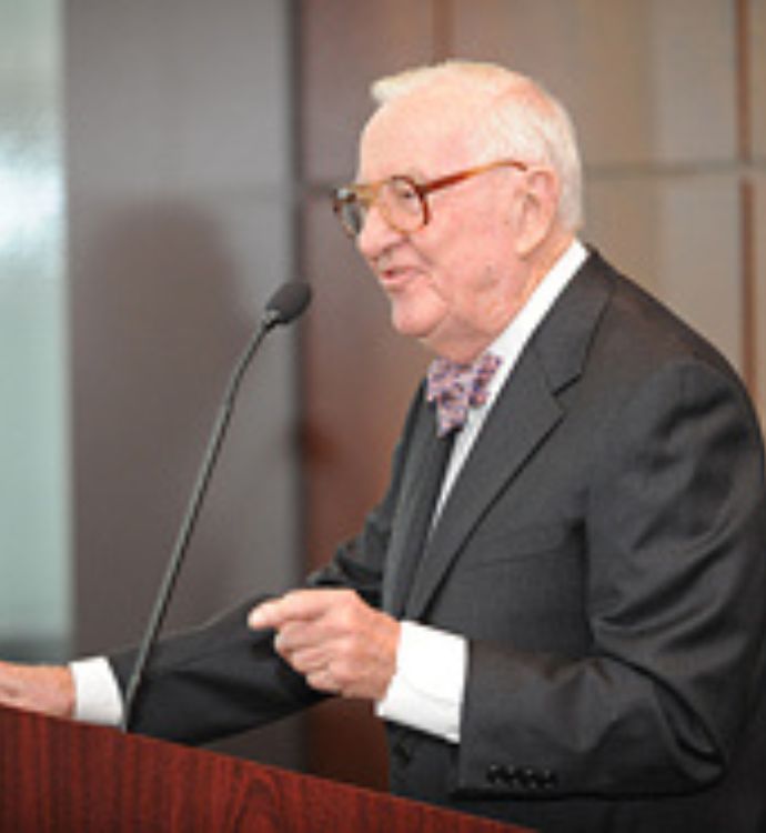 Justice Stevens spekaing at ISCOTUS event