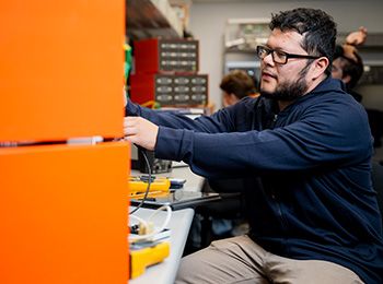 Illinois Tech student working in a lab
