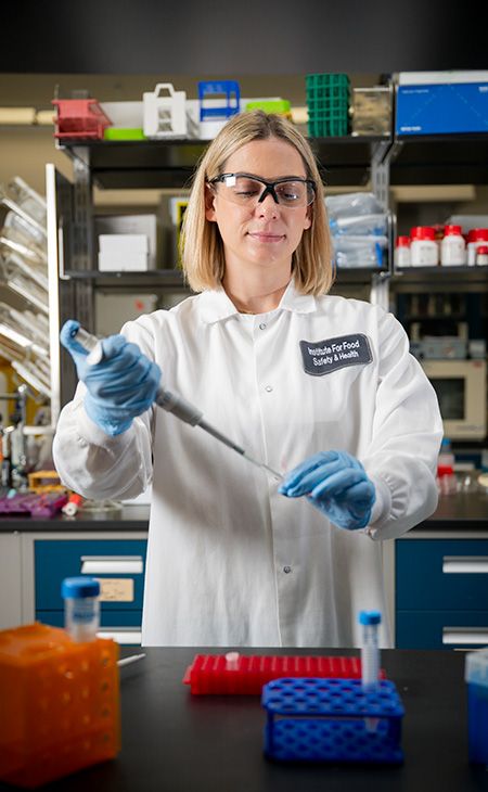 Catherine Felice (M.S. FST ’16, Ph.D. FDSN, ’20) in the lab