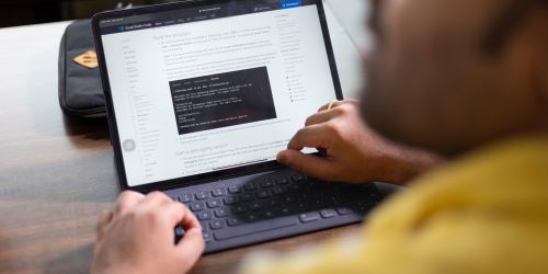 An Illinois Tech student works on their computer